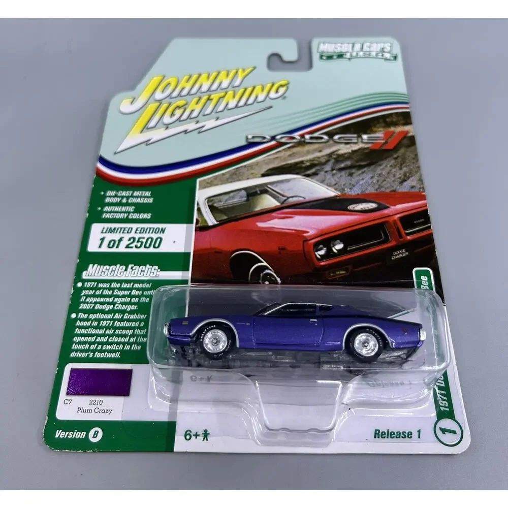 Johnny Lightning 1971 Dodge Charger Super Bee Plum Crazy Muscle Cars 2021 1:64